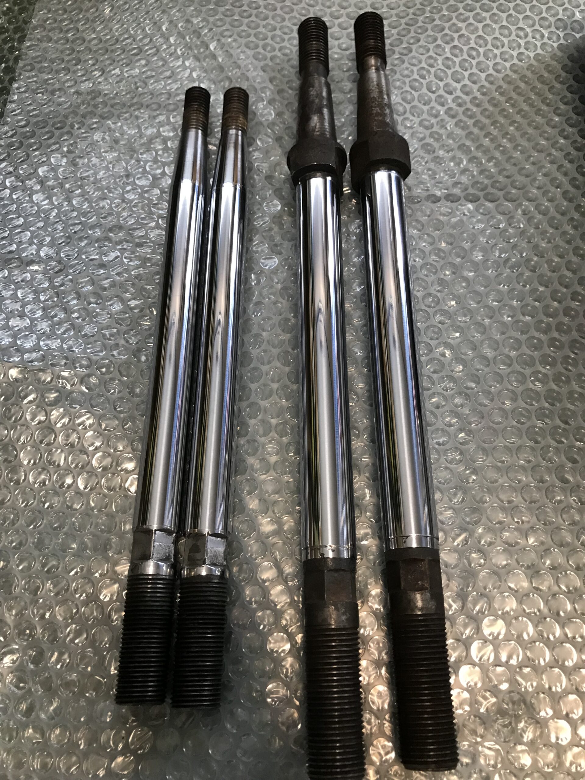 掘削機械部品　ピストンロッド